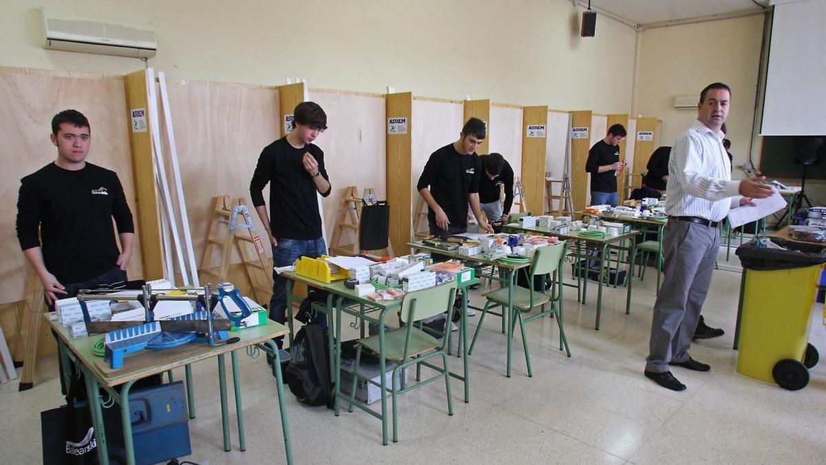 A muchas familias no les gusta que sus hijos estudien formación profesional. | ARCHIVO