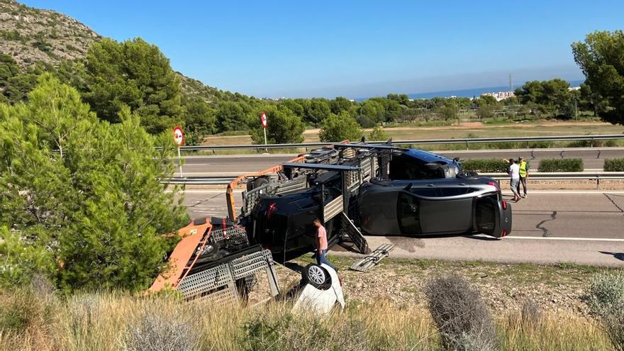 Cortada la AP-7 de Benicàssim destino Castelló a causa de un camión que ha volcado