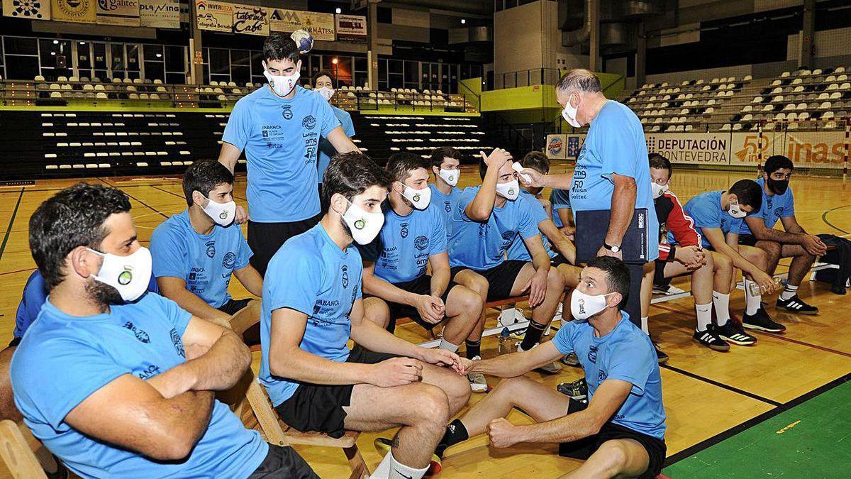 Toma de temperatura en el Disiclín antes del entrenamiento del pasado jueves.