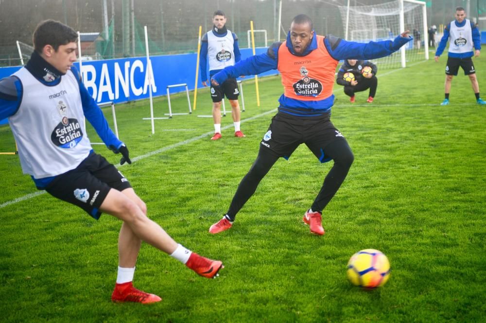 Lucas Pérez vuelve a entrenar con el grupo