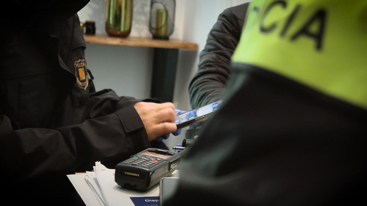 Detenida por simular ser de antifraude de un banco para estafar 5.400 euros a un vecino de Olesa de Montserrat