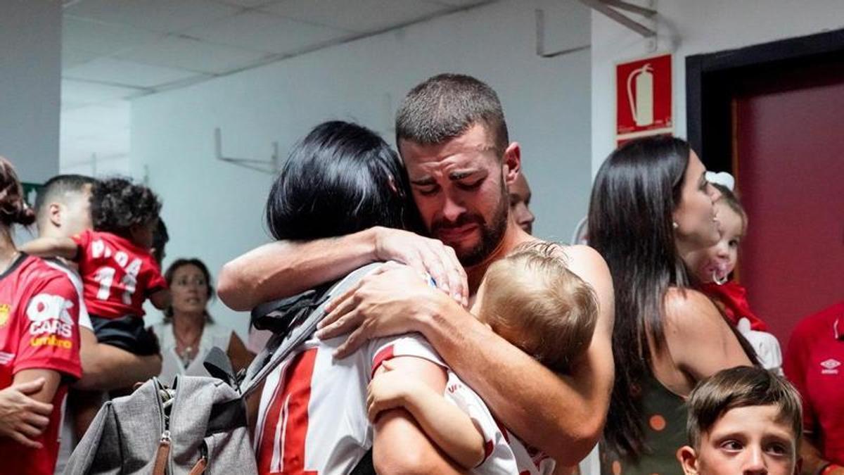 Dani Rodríguez, junto a su familia en una de las fotos publicadas en su carta de despedida del Real Mallorca.