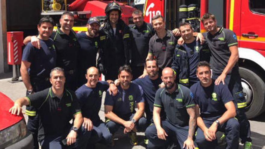 Djokovic se pone el casco de bombero