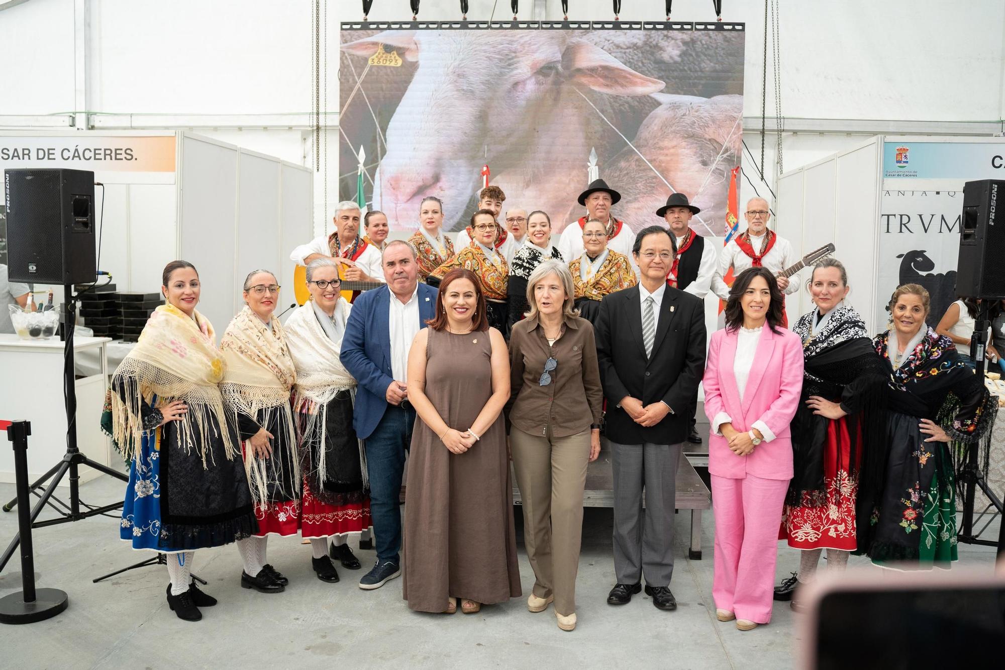 Así ha sido el acto inaugural de la Feria del Queso de Casar de Cáceres