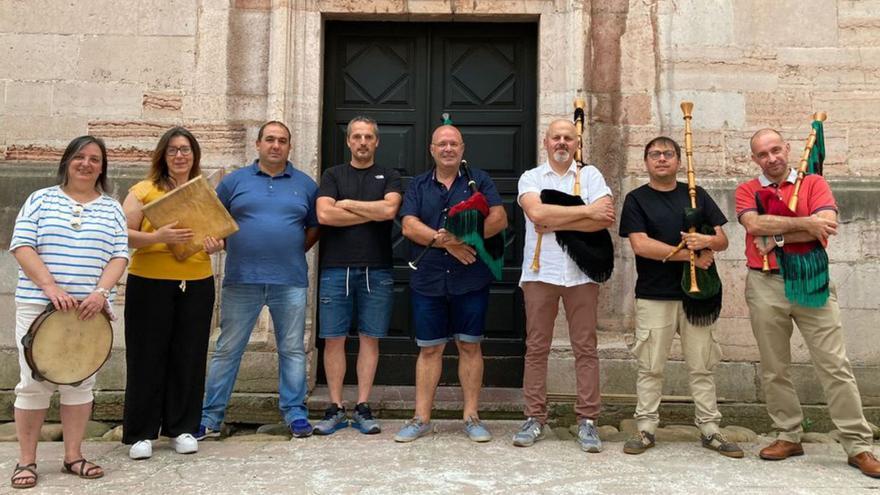 La primera banda de gaitas que se fundó en Grado se reúne 32 años después