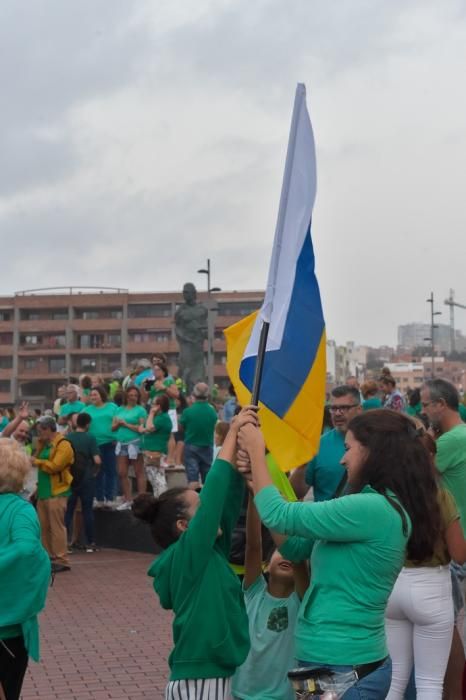 23-08-2019 LAS PALMAS DE GRAN CANARIA. Cadena humana en el paseo de Las Canteras contra el incendio  | 23/08/2019 | Fotógrafo: Andrés Cruz