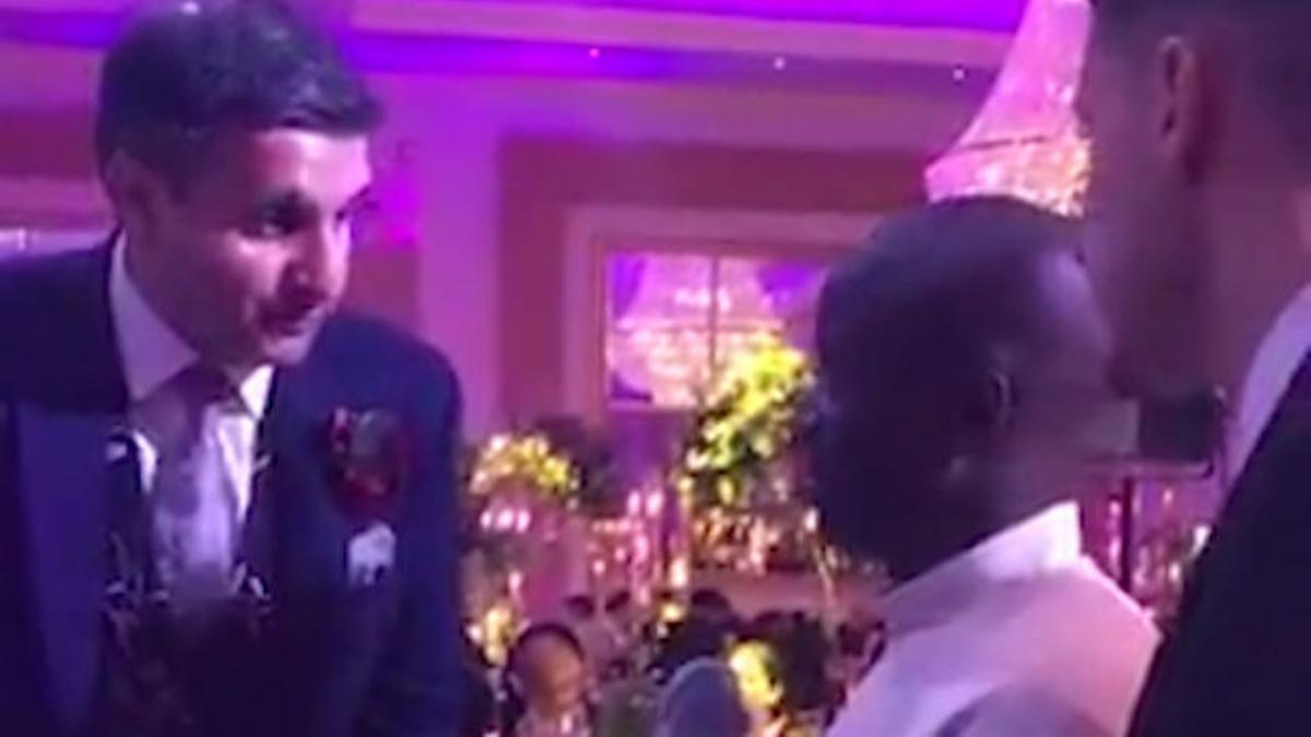 NGolo Kante sorprendió a un aficionado del Chelsea en su boda