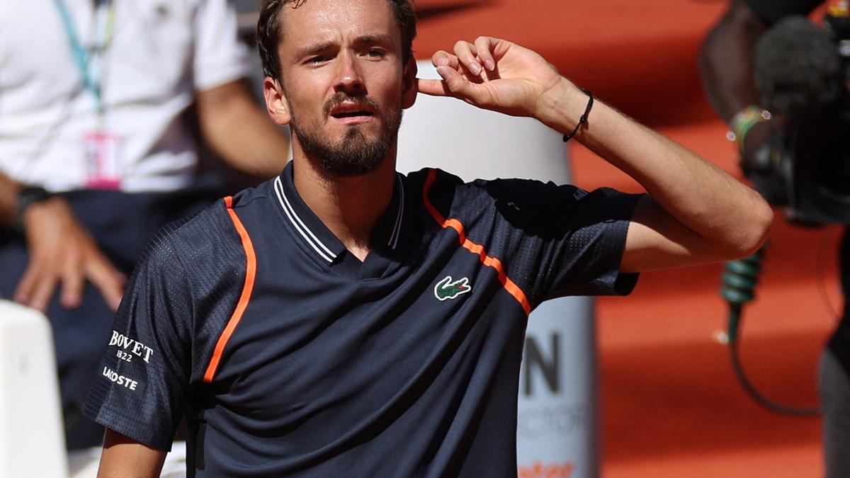 Daniil Medvedev se encara con la grada en el Mutua Madrid Open.