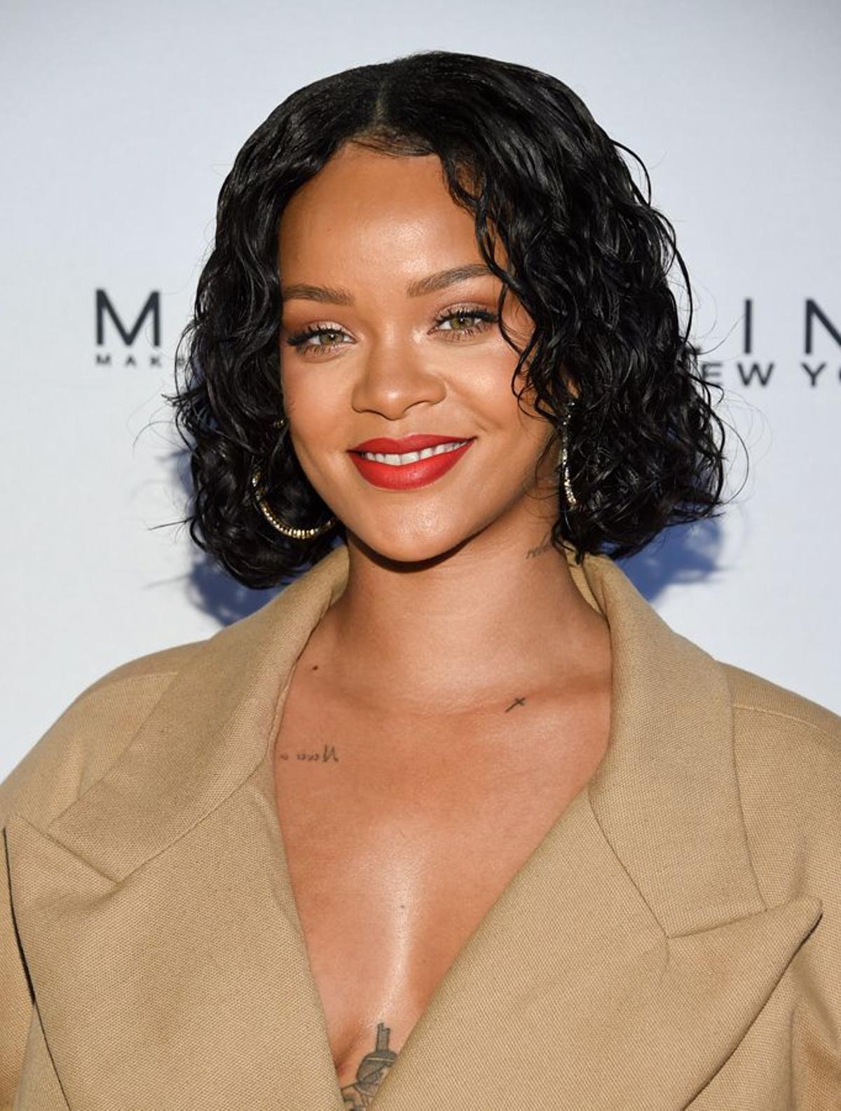 Rihanna: melena 'midi' rizada