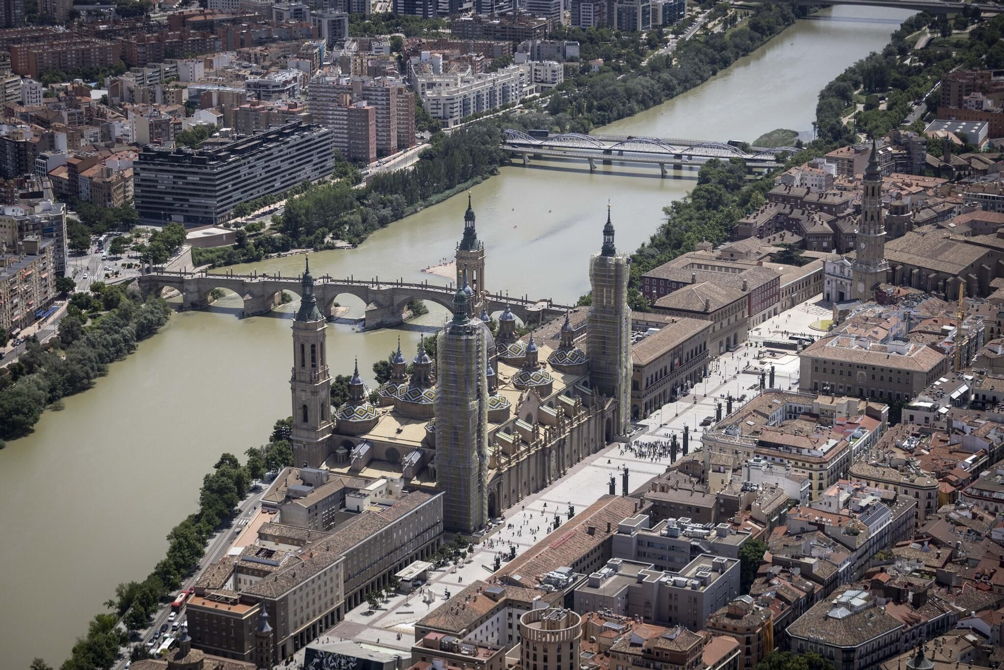 Así se ve Zaragoza desde el helicóptero de la Unidad Aérea de la Policía