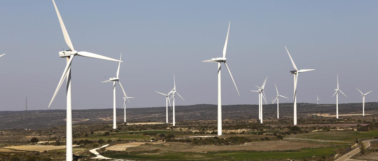 Aerogeneradores en el entorno del municipio de Fuendetodos, situado en el comarca Campo de Belchite, una de las zonas con más plantas renovables de Aragón.