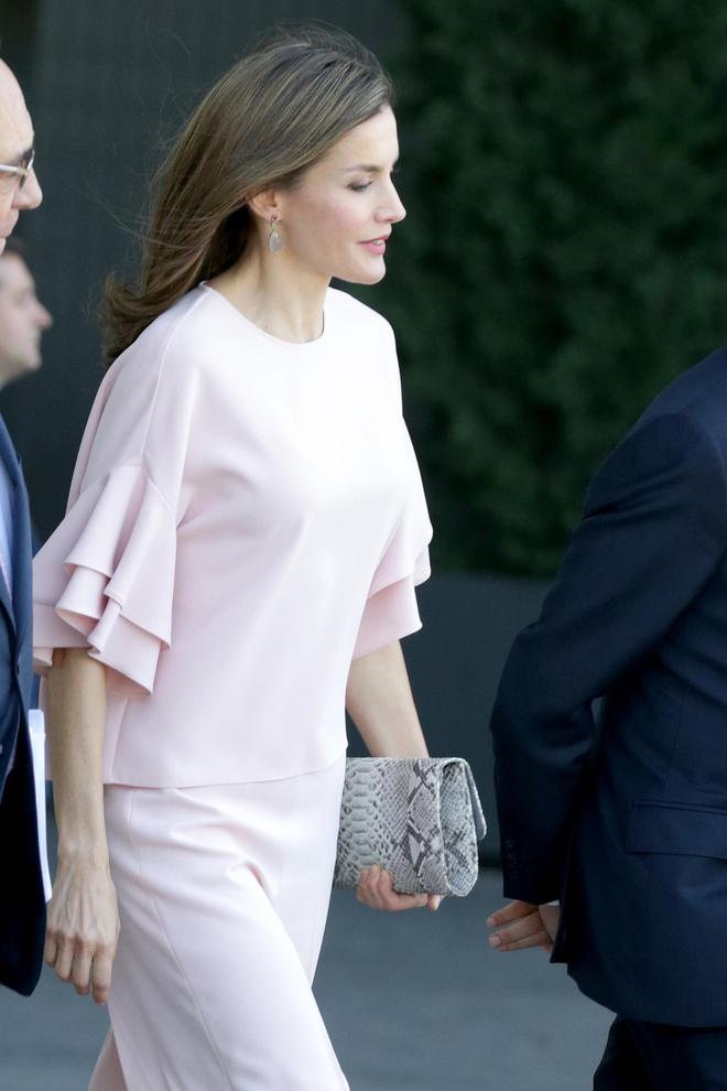 Letizia Ortiz, con conjunto pink millennial de Zara