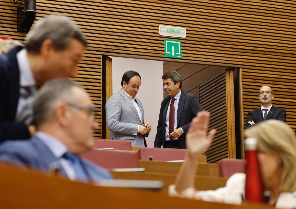 PP i Vox acosten postures per rellevar Mazón amb Pérez Llorca com a favorit