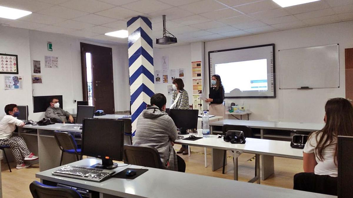 Desarrollo de uno de los cursos impartidos en una autoescuela. | A. S.