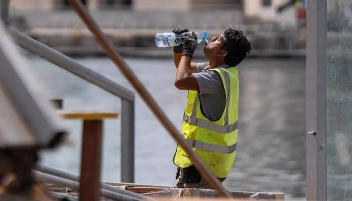 Un trabajador de nacionalidad extranjera.