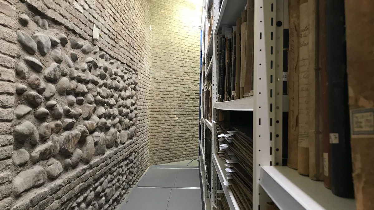 Uno de los rincones del Archivo Universitario que esconde tesoros documentales.