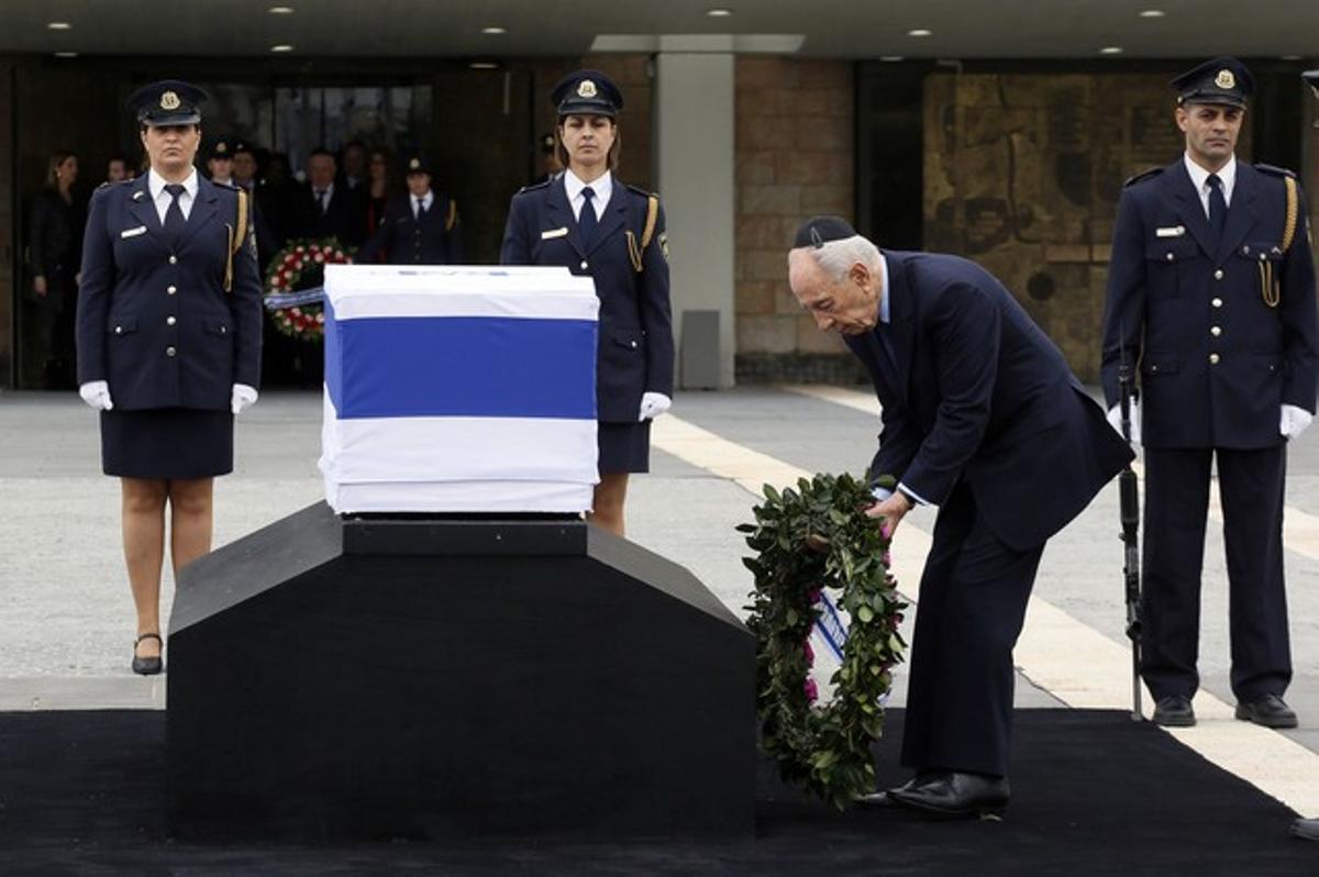 El president israelià, Shimon Peres, rendeix tribut a l’exprimer ministre desaparegut dissabte.