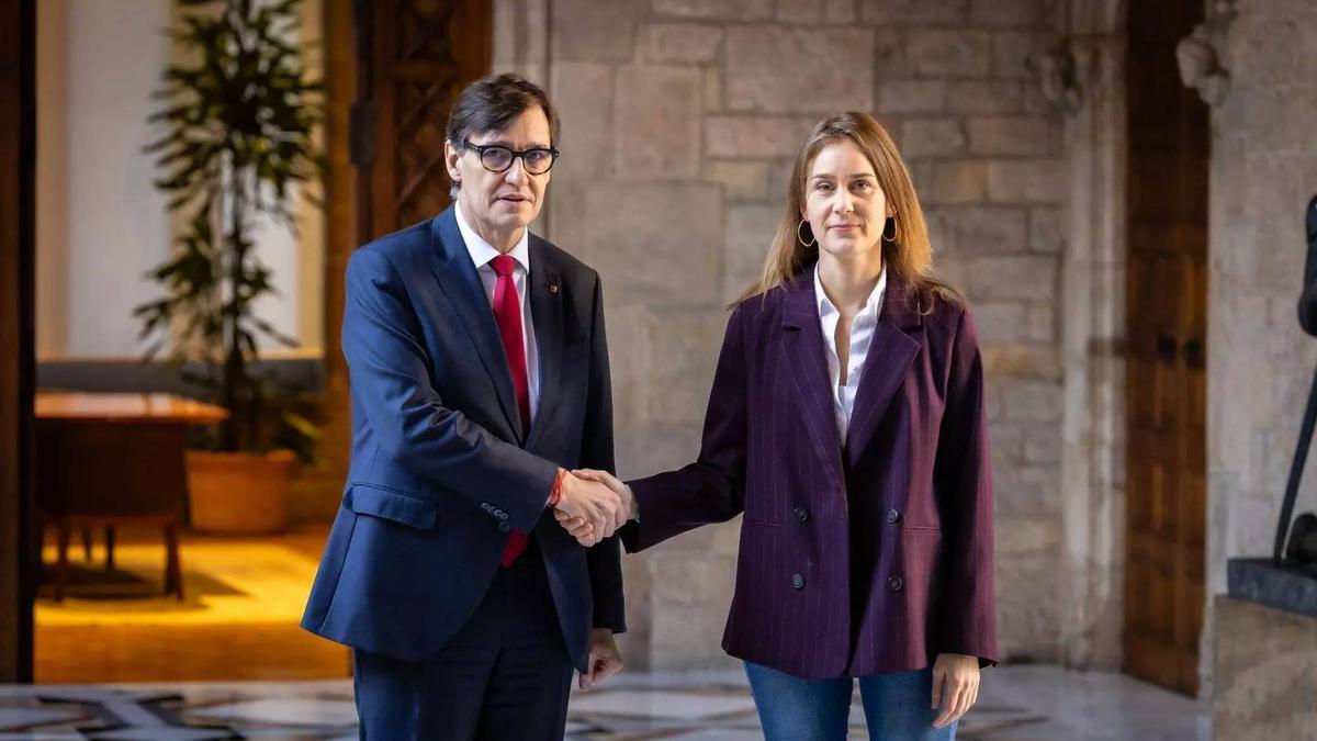 El president Salvador Illa i la líder dels Comuns, Jéssica Albiach, al Palau de la Generalitat