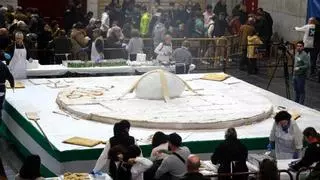 Degustadas miles de porciones del Hornazo Gigante en Fernán Núñez con motivo de Jueves Lardero