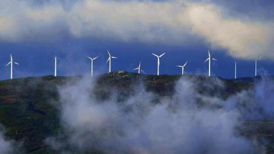 Aerogeneradores de un parque eólico en la Serra do Barbanza.  // Iñaki Abella