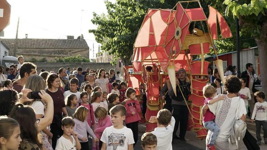 Hathi, el elefante del Centre de Titelles de Lleida, fue una de las grandes atracciones.