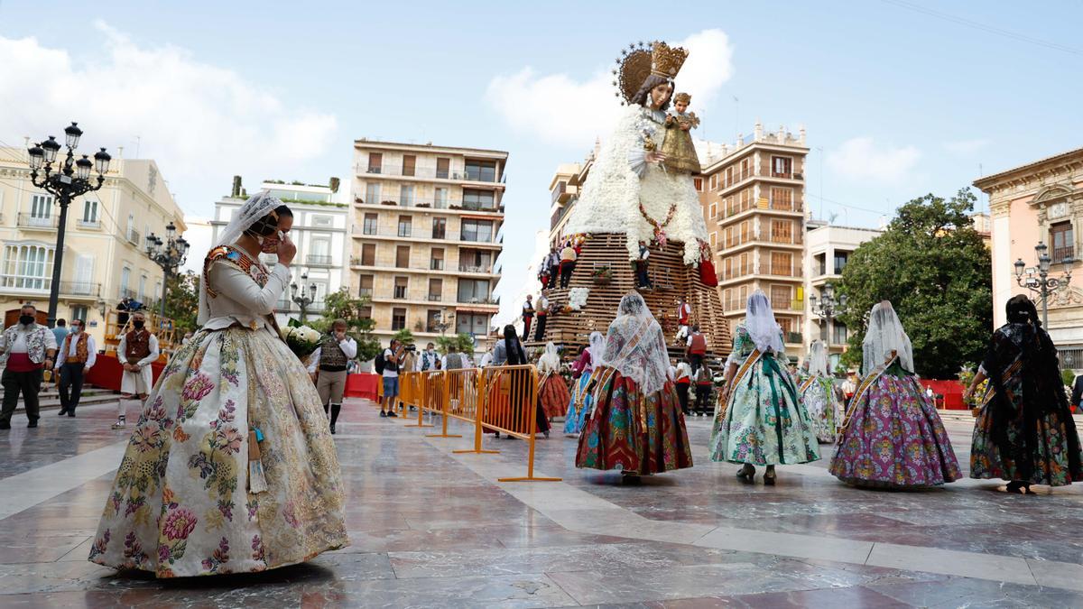 Búscate en el segundo día de Ofrenda por la calle Caballeros (entre las 17.00 y las 18.00 horas)