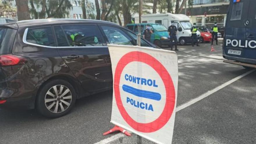 Férreo control de tráfico en León y Castillo