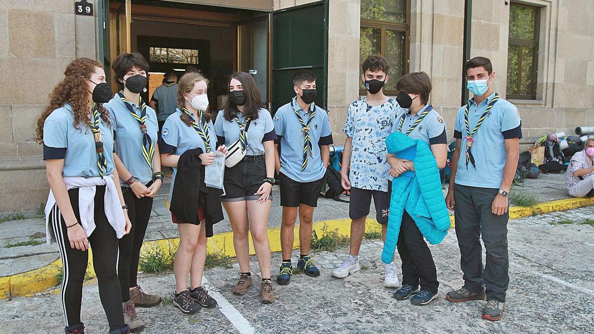 Ocho scouts que forman parte del Ilex 695 de la ciudad de Ourense. |   // I. OSORIO