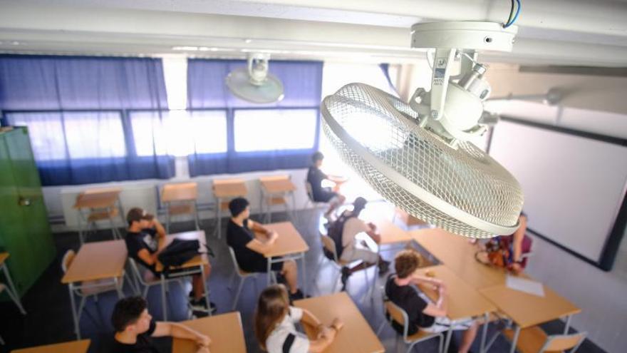 Familias de Elche se movilizan para dotar de ventiladores a las aulas como se ha hecho en elecciones