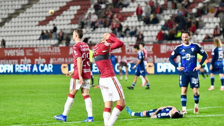El largo atasco del Real Murcia: doce años buscando el camino de vuelta