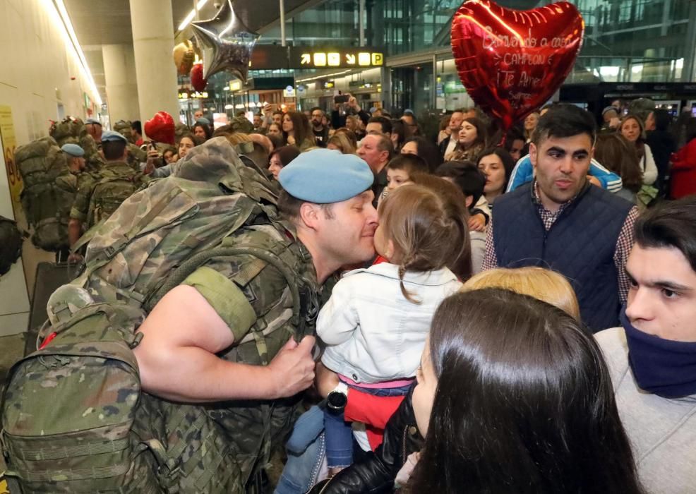 El ansiado abrazo a los militares de la Brilat a su regreso del Líbano