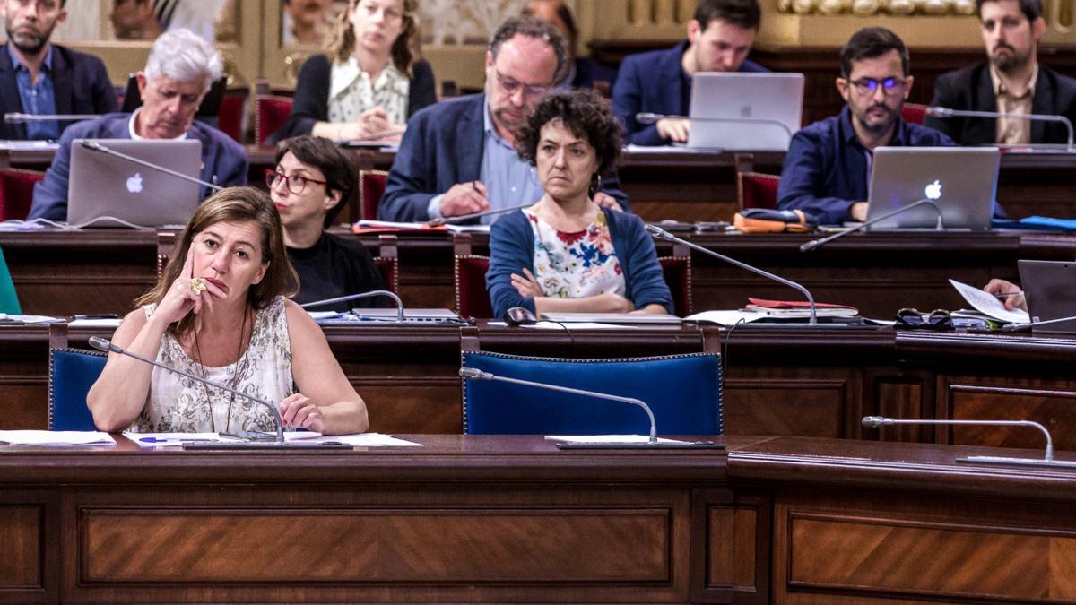 La silla del vicepresidenta Yllanes, vacía durante el debate de la Ley de Turismo.