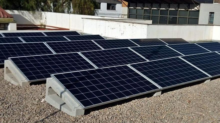 Paneles instalados en la cubiera de la sede de Asivalco.