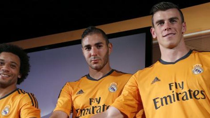 El R. Madrid presentó hoy su equipación naranja