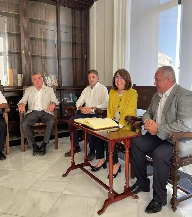 La UA y el Tribunal de las Aguas firman un convenio para realizar actividades conjuntas y promover la investigación