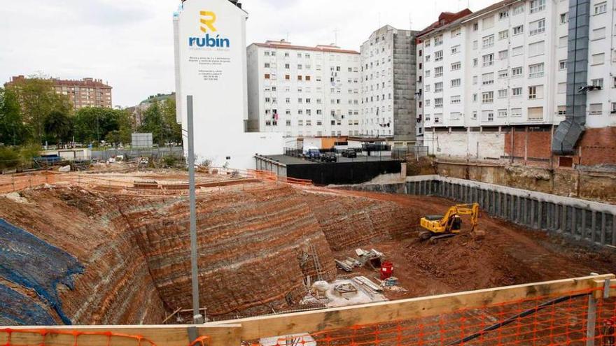 Obras en la manzana de los Chaplin, en la zona de Las Meanas.