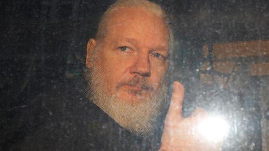 EEUU imputa a Assange con 17 cargos de espionaje