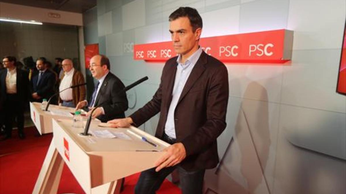Miquel Iceta y Pedro Sánchez, ayer en la sede central del PSC.