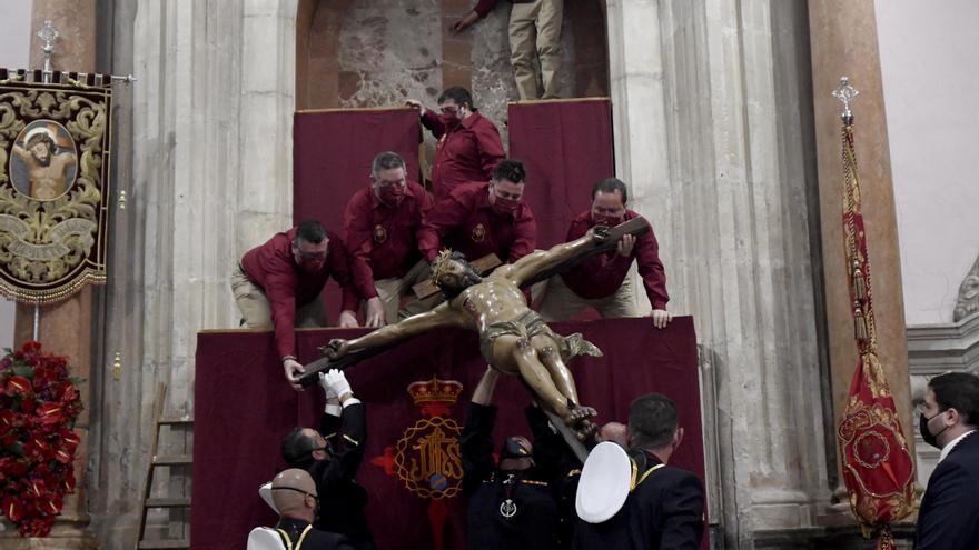 San Antolín, a rebosar de fe y de fieles para honrar al Cristo del Perdón