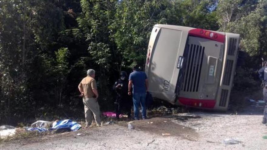 Mèxic Moren almenys 11 persones en bolcar un autobús turístic