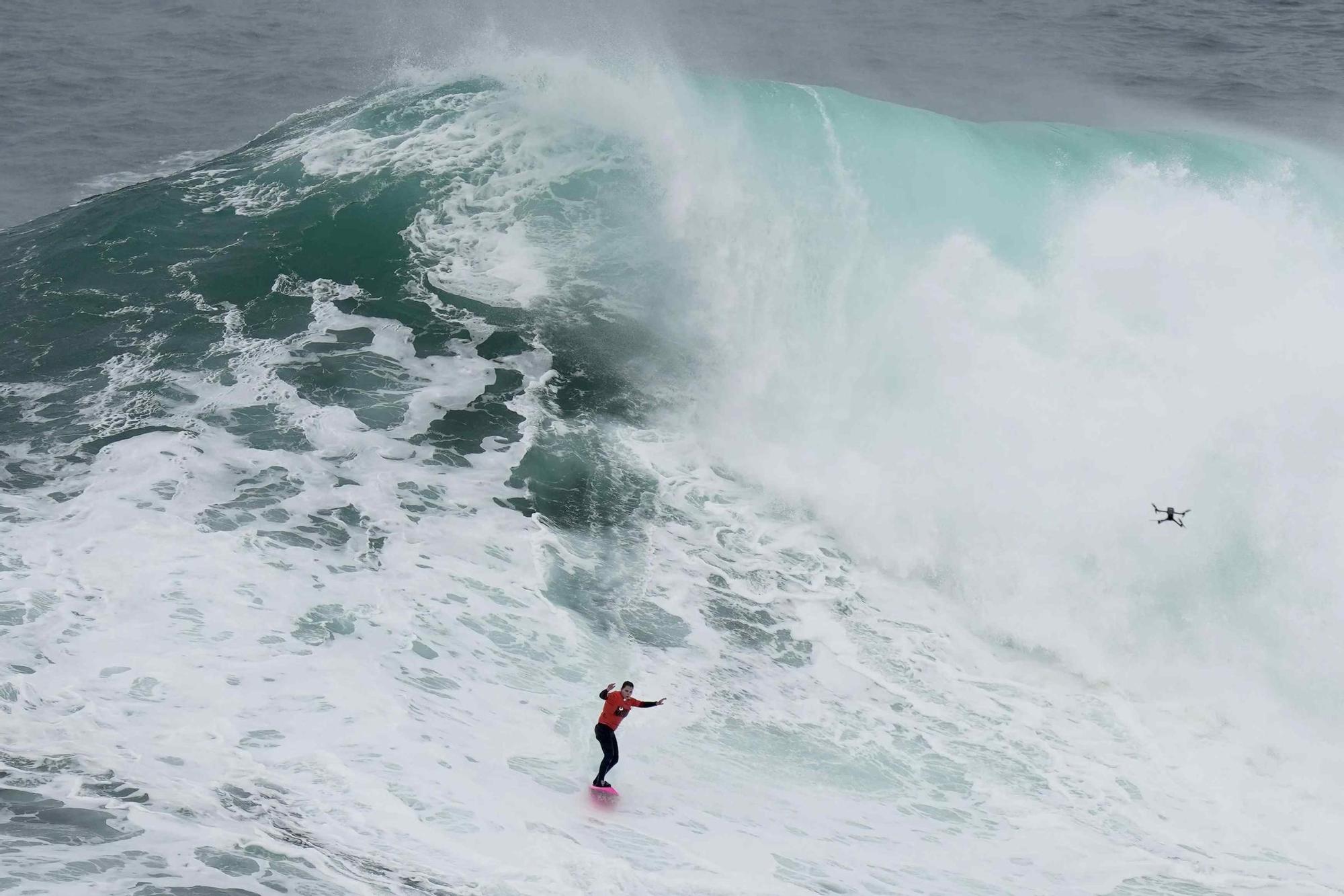 Campionat de surf d'onades gegants a Nazaré