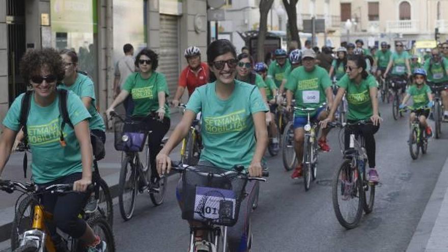 Casi 800 personas se mueven al día  en Elche con la bicicleta pública