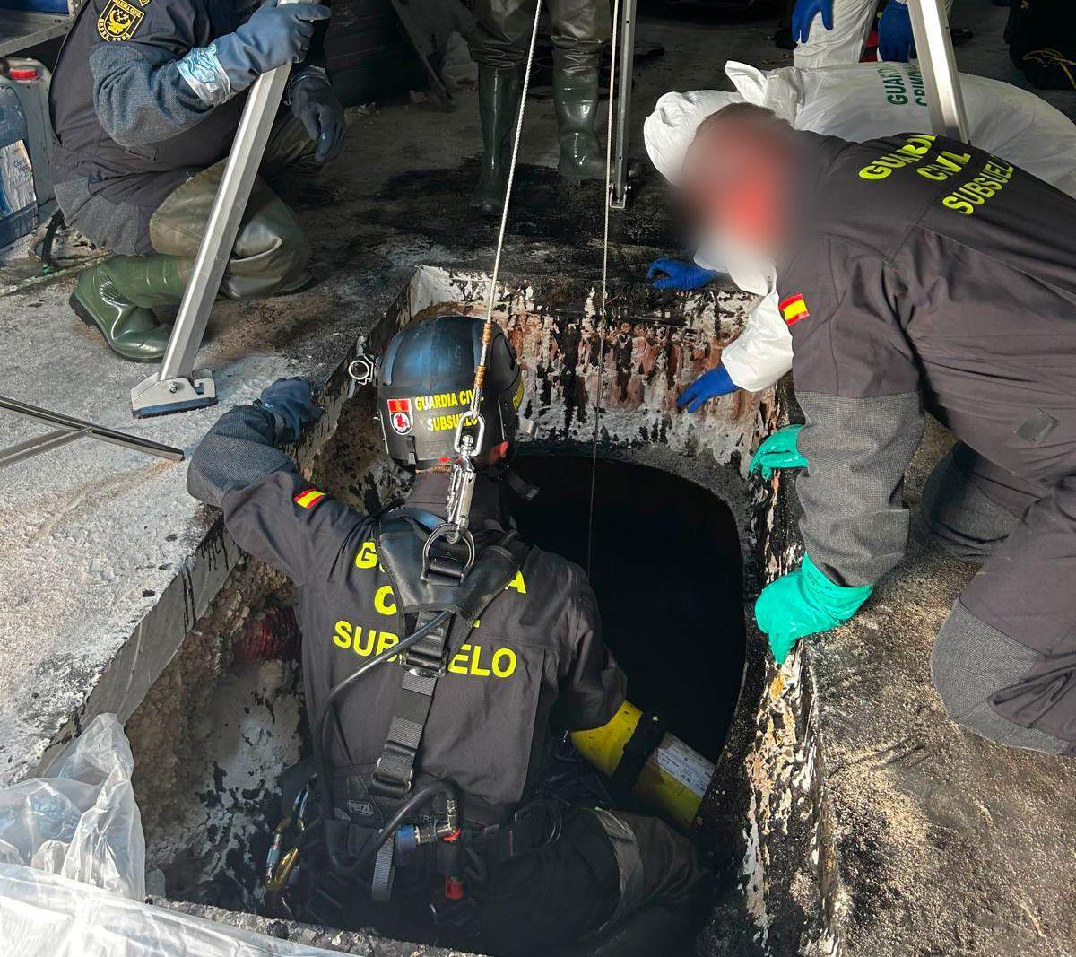 Tardaron 48 horas en extraer del desagüe de la nave de Librilla los dos cadáveres.