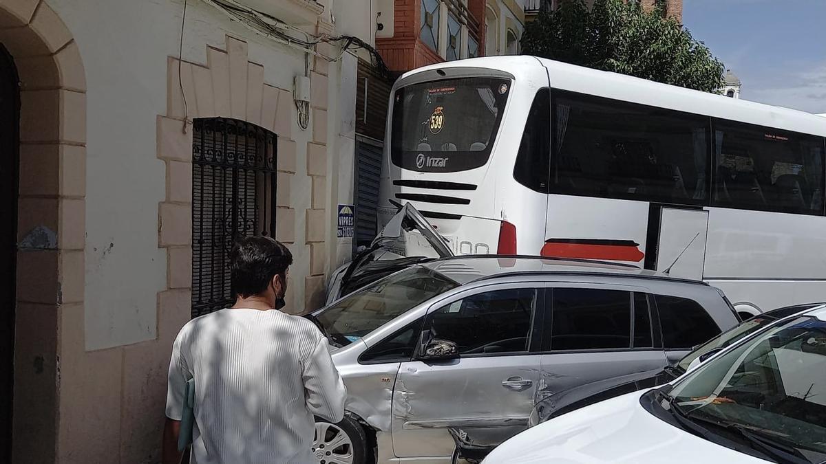 Daños que presentan algunos de los coches implicados en el accidente.