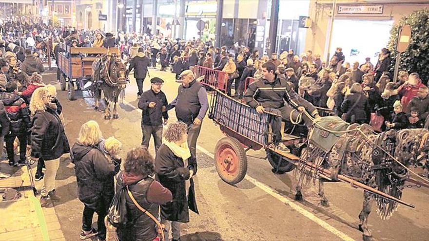 Fuego y ‘rotllos’ por Sant Antoni en Vila-real