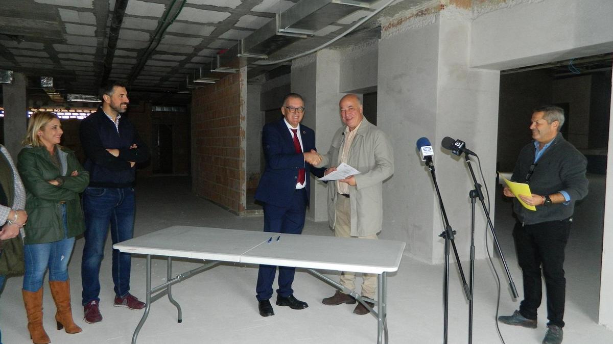 Juan Díaz y Antonio Ruiz cierran la recepción de la obra.