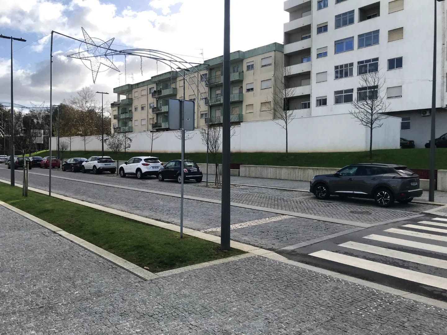 El mural hiperrealista que «devuelve» el tren a Monçao