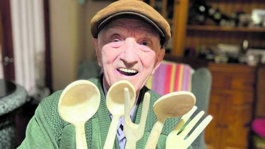 «El tenedor o la cuchara ya están dentro de la madera antes de empezar»