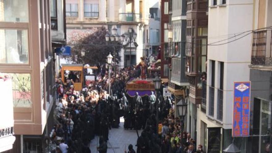 Las Tres Marías y San Juan, en la última procesión del Viernes Santo