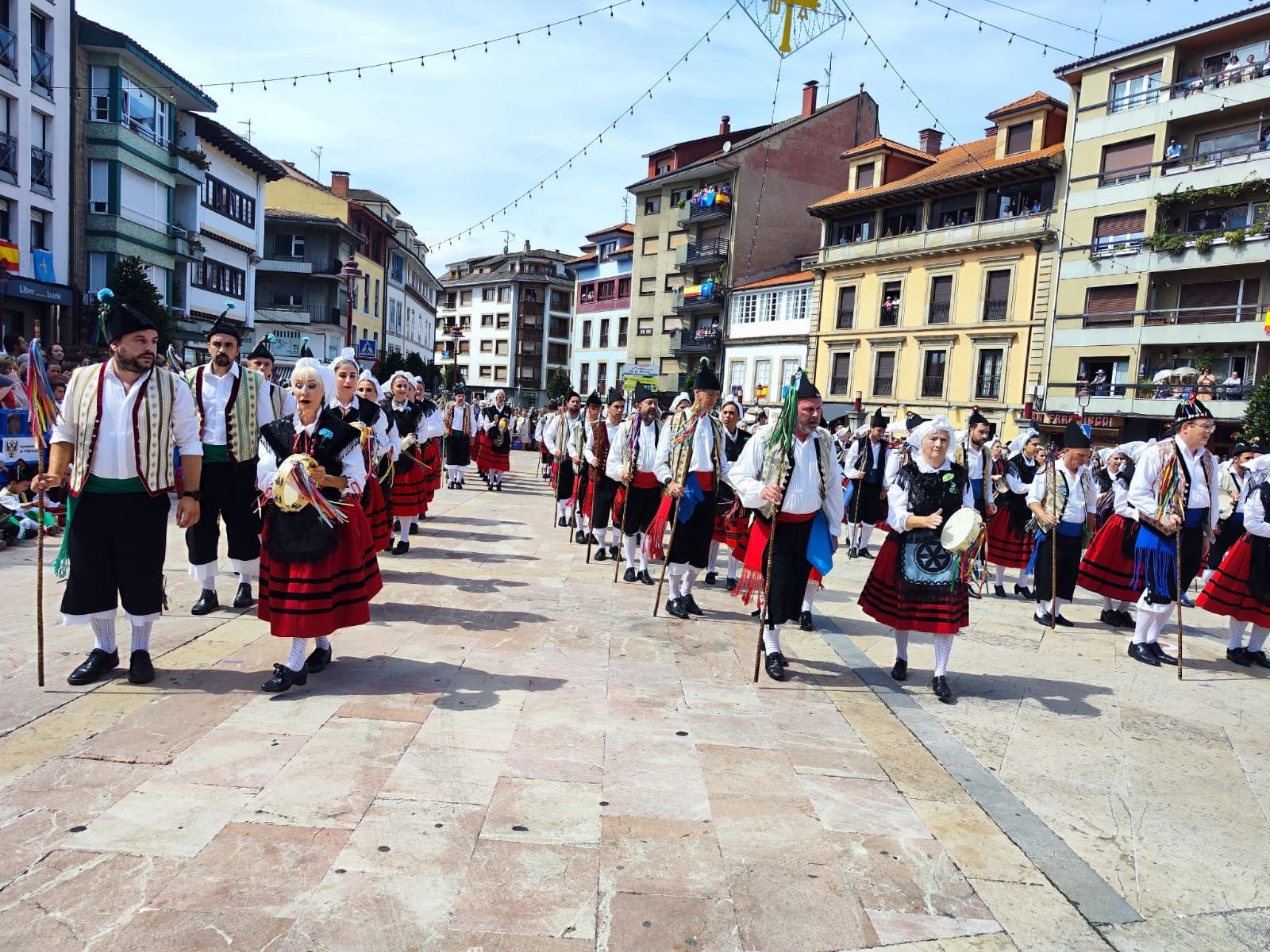 Villaviciosa vibra con la Portalina y la danza del Portal